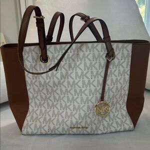 Michael Kors Vanilla Walsh Signature Tote